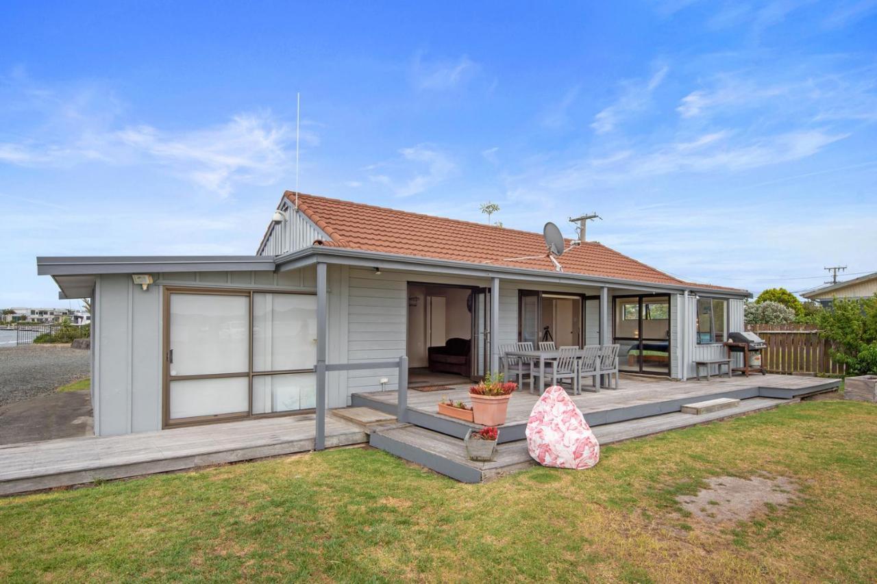 The Sunrise Bach - One Tree Point Holiday Home Экстерьер фото