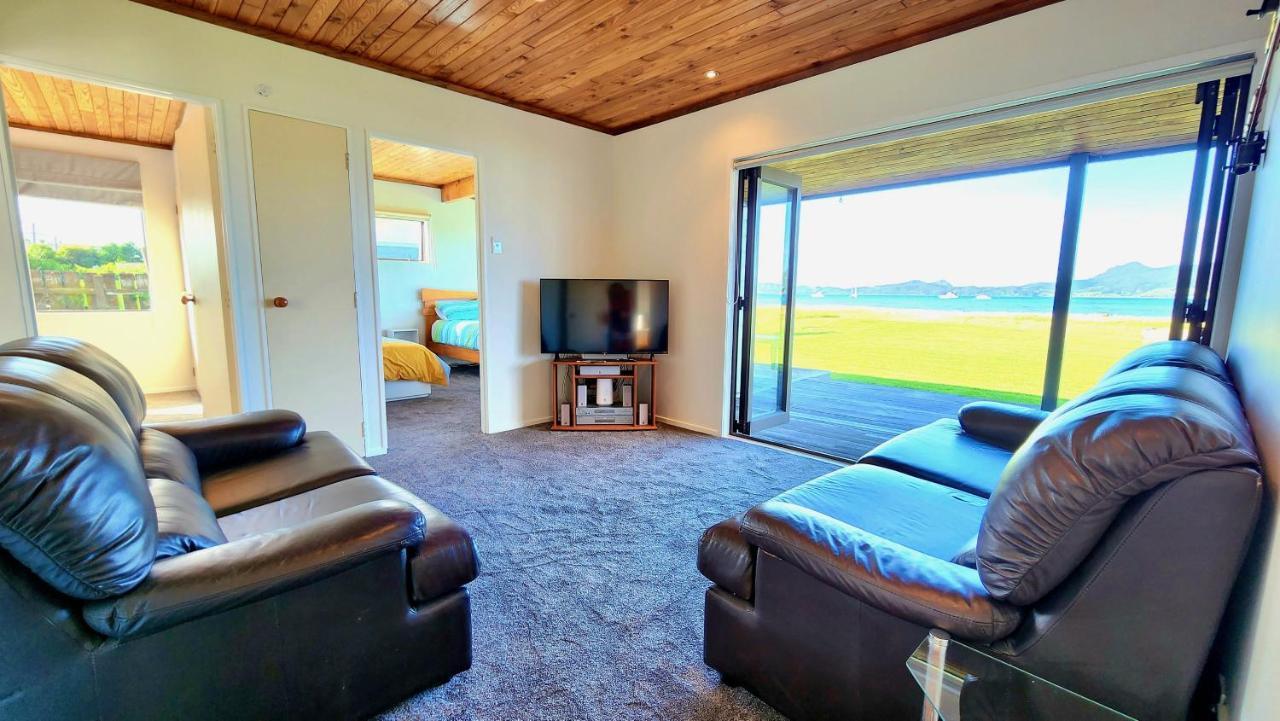 The Sunrise Bach - One Tree Point Holiday Home Экстерьер фото