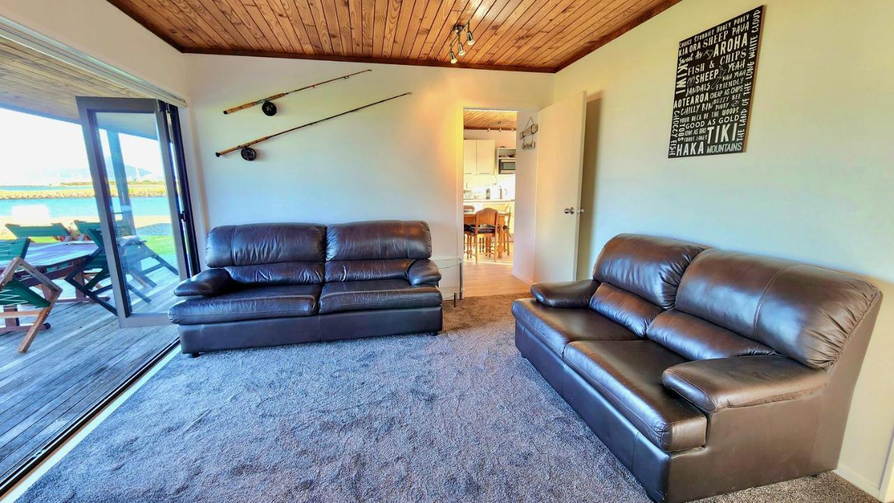 The Sunrise Bach - One Tree Point Holiday Home Экстерьер фото